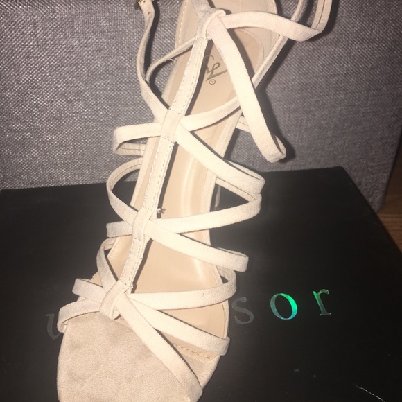 Beige heels - Picture 2 of 4